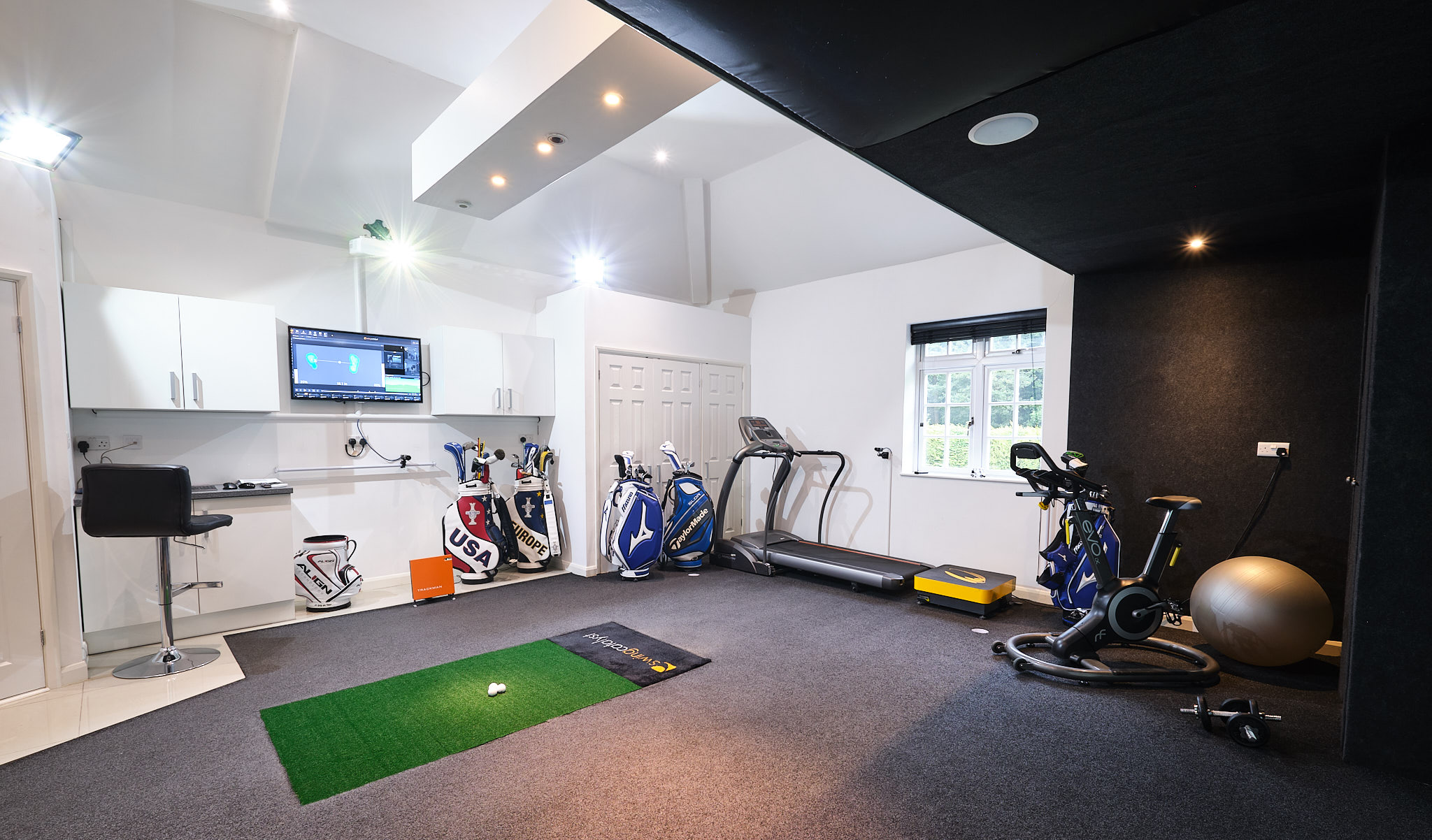 Keith Wood Golf studio and academy interior trackman